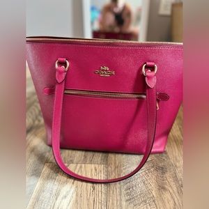 Coach shoulder pocketbook